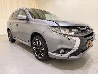 Unfallwagen Mitsubishi Outlander 2.0 PHEV Instyle+ 4WD Aut. 2015/10