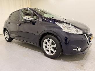 krockskadad bil auto Peugeot 208 HB 1.2 VTi Style Navi/Clima 2014/5