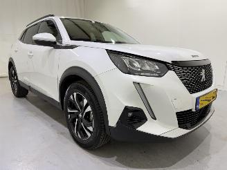 Schadeauto Peugeot 2008 1.2 Blue Lease Allure 2021/10