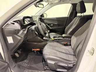 Peugeot 2008 1.2 Blue Lease Allure picture 40