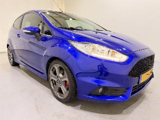 damaged passenger cars Ford Fiesta 1.6 ST2 180PK Navi/Clima 2014/7