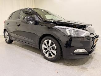 damaged passenger cars Hyundai I-20 1.2 Premium Passion Navi 2018/4