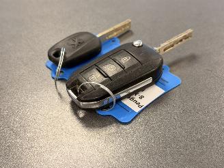 Peugeot 2008 1.2 PureTech Allure Automaat picture 47