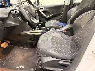 Peugeot 2008 1.2 PureTech Allure Automaat picture 11