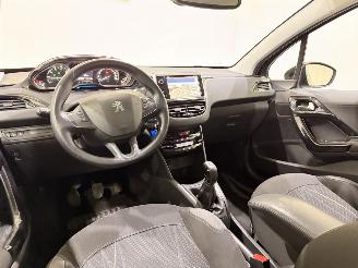 Peugeot 208 HB 1.2 VTi Envy Clima picture 38