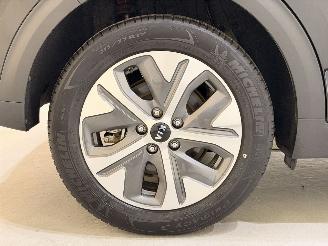 Kia e-Niro 64kWh DynamicLine Aut picture 24