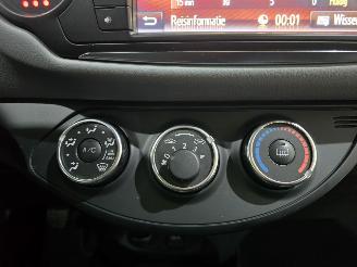 Toyota Yaris 1.0 VVT-i Aspiration 5.Drs Bjr.2015 picture 14