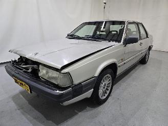 Vaurioauto  passenger cars Volvo 780 2.8 Coupe 108Kw AUT LEDER NAP 1989/6