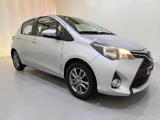 Coche accidentado Toyota Yaris HB 1.0 VVt-i Aspiration 2015/3