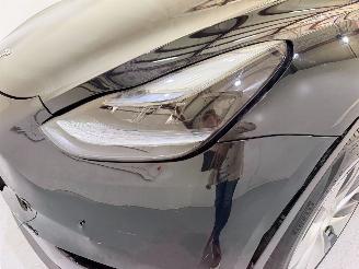 Tesla Model Y Standard Range picture 39