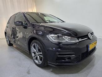 Schadeauto Volkswagen Golf VII 2.0 TDI Highline R-Line 110Kw DSG Bjr.2019 2019/4