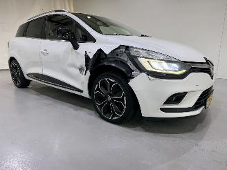 damaged passenger cars Renault Clio Estate 0.9 TCw BOSE Navi/Clima 2018/4