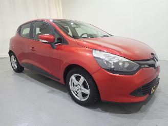 skadebil auto Renault Clio HB 1.2 16V 75 Collection Airco 2013/4