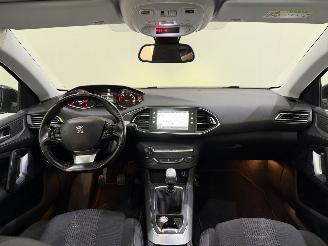 Peugeot 308 HB 1.2 PureTech Allure Pano picture 15