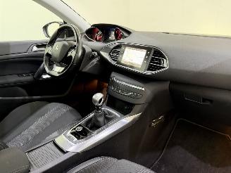 Peugeot 308 HB 1.2 PureTech Allure Pano picture 7