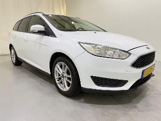 damaged passenger cars Ford Focus Wagon 1.0 Trend Edition Airco 2015/7