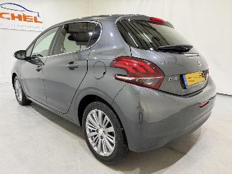 Peugeot 208 HB 1.2 Allure Navi/Clima/Pano picture 12