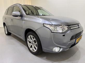 Unfallwagen Mitsubishi Outlander 2.0 PHEV Instyle Aut. Navi/Clima 2014/2