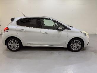 Peugeot 208 HB 1.6 Blue HDI 100 Premium picture 33