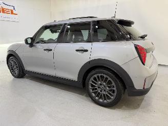 Mini Cooper 5-Drs 1.5 C Classic Aut7 picture 36