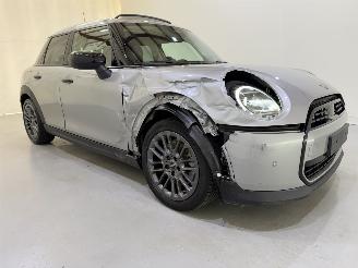 Schadeauto Mini Cooper 5-Drs 1.5 C Classic Aut7 2024/12