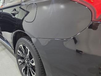 Mitsubishi Outlander 2.0 PHEV Instyle+ 4WD149Kw Bjr.2018 picture 10
