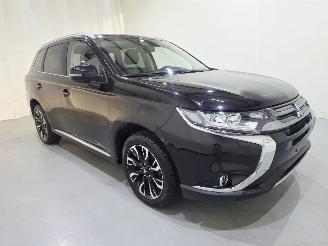 Damaged car Mitsubishi Outlander 2.0 PHEV Instyle+ 4WD149Kw Bjr.2018 2018/6