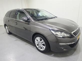 skadebil auto Peugeot 308 SW 1.2 E-THP Blue Lease Executive 81Kw Glazen-dak 2014/10