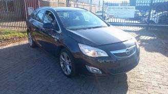 Vrakbiler auto Opel Astra Astra J Sports Tourer (PD8/PE8/PF8), Combi, 2010 / 2015 1.4 Turbo 16V 2011/1