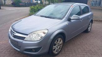 Opel Astra Astra H (L48), Hatchback 5-drs, 2004 / 2010 1.6 16V picture 3