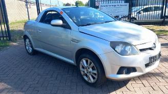 Coche siniestrado Opel Tigra Tigra Twin Top, Cabrio, 2004 / 2010 1.4 16V 2005/6