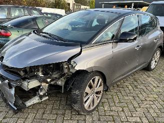 dañado Renault Scenic 1.3 TCE Limited  ( 28513 Km )