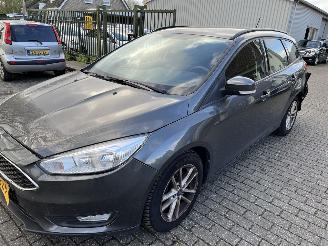 damaged passenger cars Ford Focus Stationcar  1.0 Lease Edition 2017/11