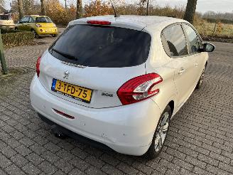 Peugeot 208 1.2 Pure Tec  5 drs picture 4