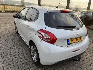 Peugeot 208 1.2 Pure Tec  5 drs picture 6