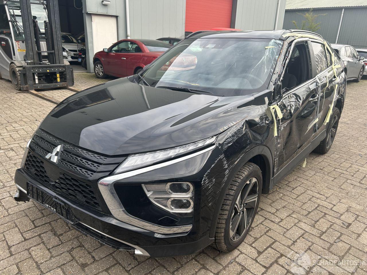 Mitsubishi Eclipse Cross 2.4 Plug in Hybrid Intense +  Automaat  ( Nw prijs 44000,00 )