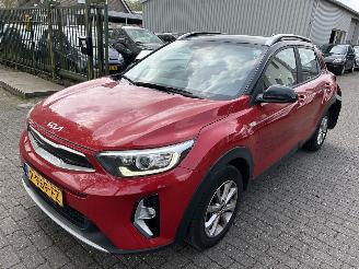 Voiture accidenté Kia Stonic 1.0 T-GDI  MHEV Dynamic Line 2022/4