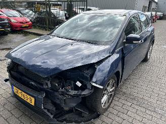 skadebil auto Ford Focus 1.0   5 Drs 2016/4