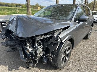 Unfallwagen Nissan Qashqai 1.3 Hybrid  Automaat Business Design ( Panoramadak ) 2022/3