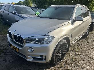 uszkodzony samochody osobowe BMW X5 xDrive 35i High Executive  Automaat 2015/2