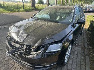 krockskadad bil auto Skoda Octavia Stationcar 1.5 TSI  Automaat Greentech Style Business 2019/10