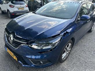uszkodzony samochody osobowe Renault Mégane Stationcar 1.2 TCe  Zen 2017/8