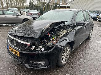 skadebil auto Peugeot 308 1.2 PureTech   5 drs 2021/6