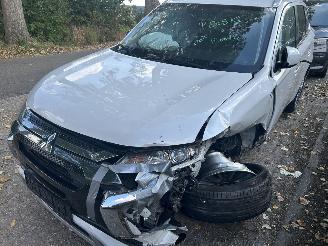 Avarii autoturisme Mitsubishi Outlander 2.4 PHEV   Intense  Automaat 2018/10