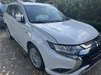 Mitsubishi Outlander 2.4 PHEV   Intense  Automaat picture 3