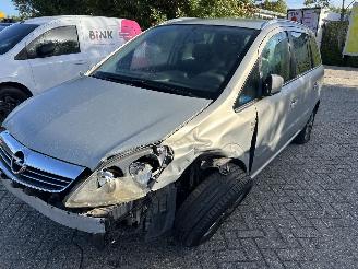 krockskadad bil auto Opel Zafira 1.8 2011/5
