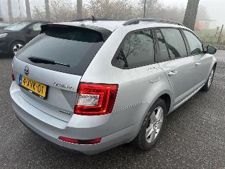 Skoda Octavia Stationcar 1.6 TDI greenline picture 4