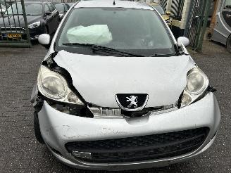 Peugeot 107 1.0-12V  XS Automaat  5 Drs- Airco picture 2