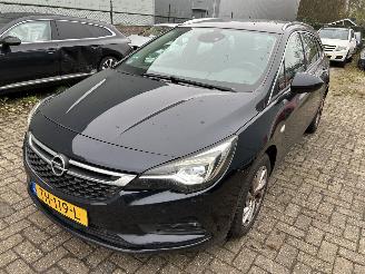 krockskadad bil auto Opel Astra Stationcar  1.0 Innovation 2018/8