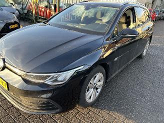 krockskadad bil auto Volkswagen Golf Stationcar 1.0 TSI Life 2024/1